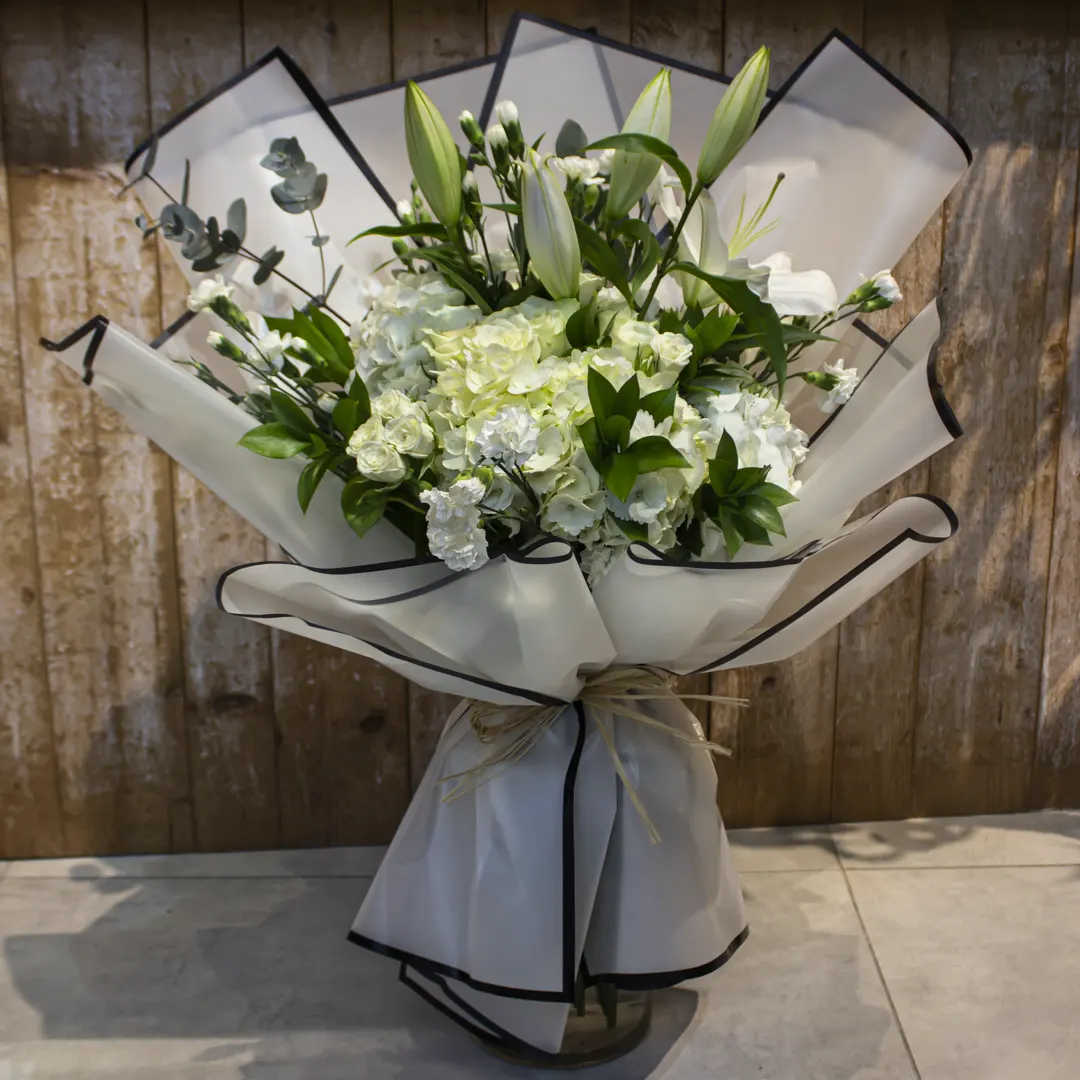 Luxurious Snow-White Bouquet