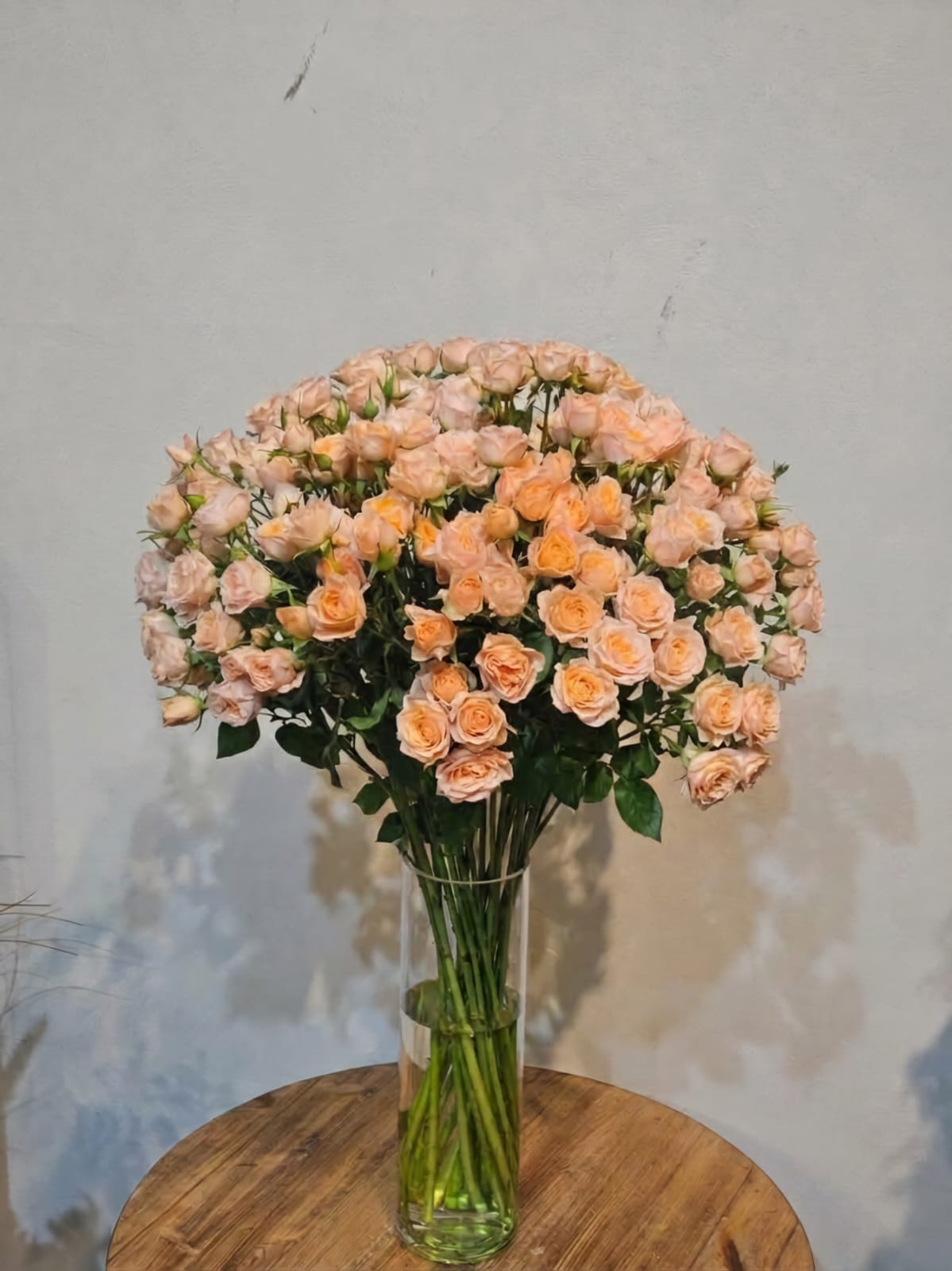 15 Peach Spray Roses with Vase