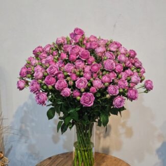 20 Lavender Spray Roses with Vase